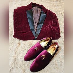 NEW MEN BURGUNDY VELVET SLIM FIT BLAZER SIZE 2XL & SIZE 10.5 NEW SHOES